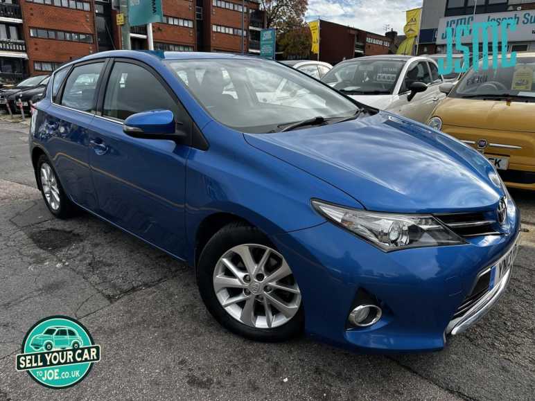TOYOTA AURIS