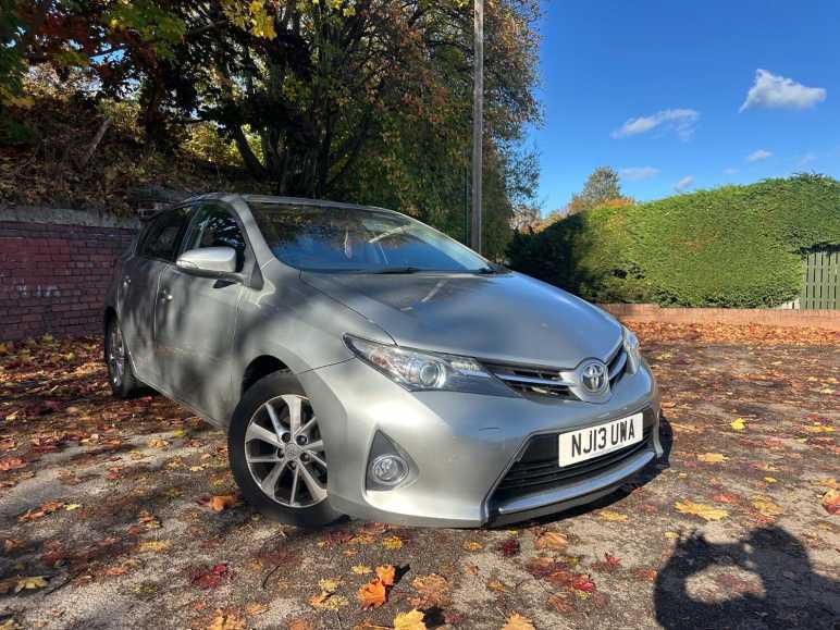 TOYOTA AURIS