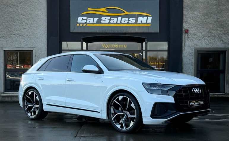AUDI Q8