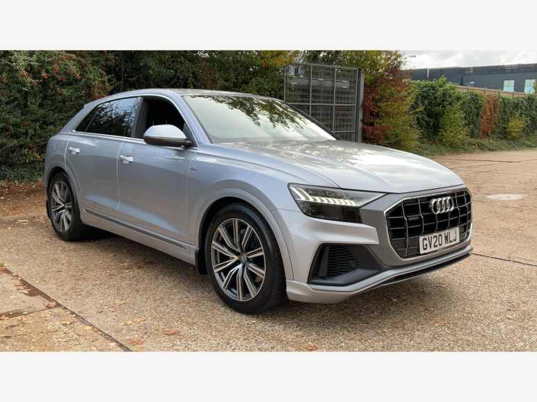 AUDI Q8