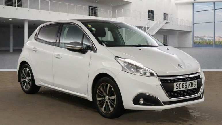 PEUGEOT 208