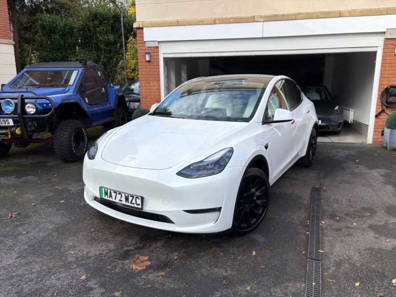 TESLA MODEL Y