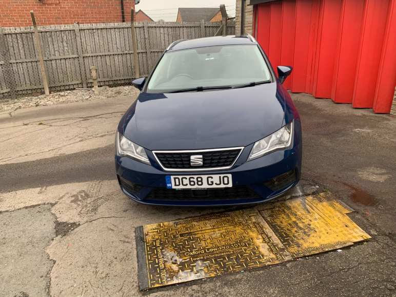 SEAT LEON