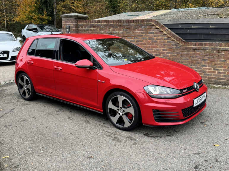 VOLKSWAGEN GOLF