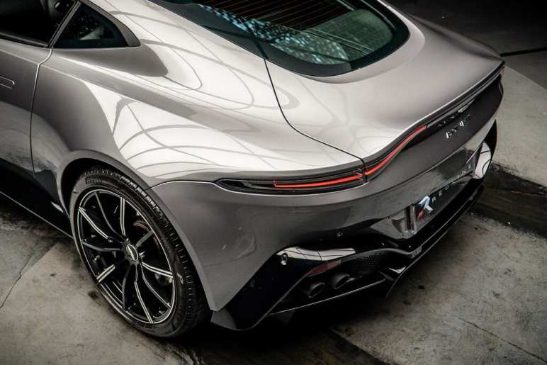 ASTON MARTIN VANTAGE