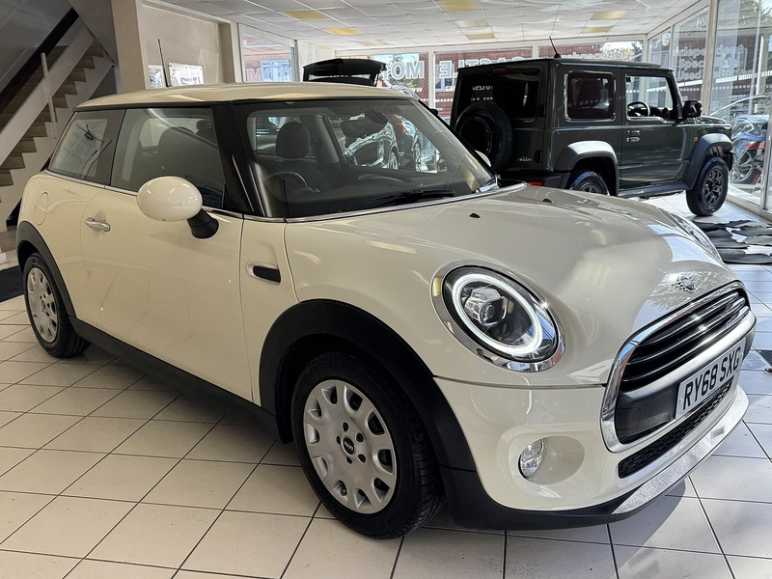 MINI HATCHBACK