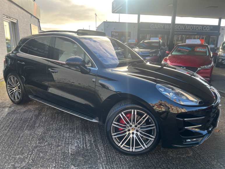 PORSCHE MACAN