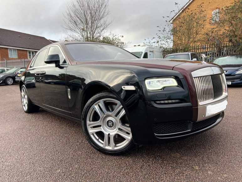 ROLLS-ROYCE GHOST