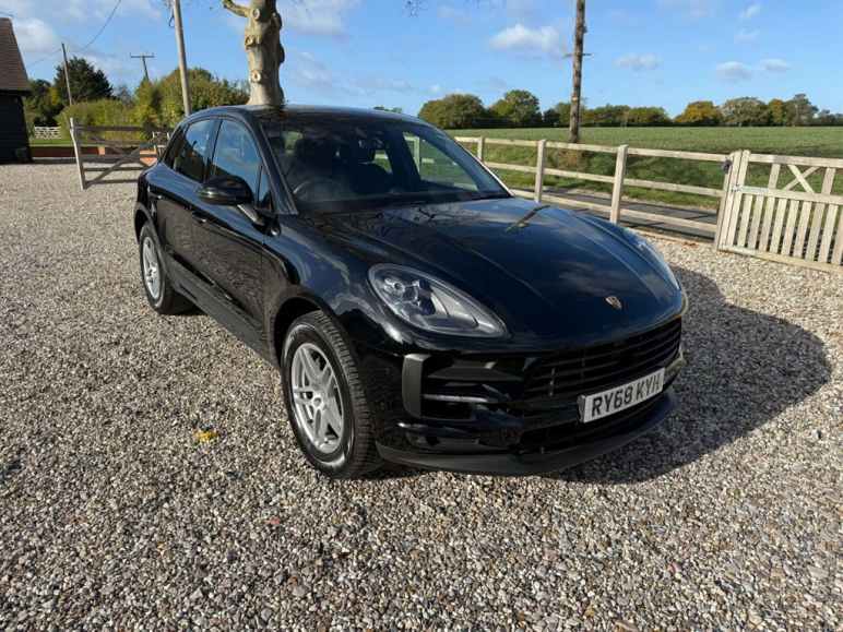 PORSCHE MACAN