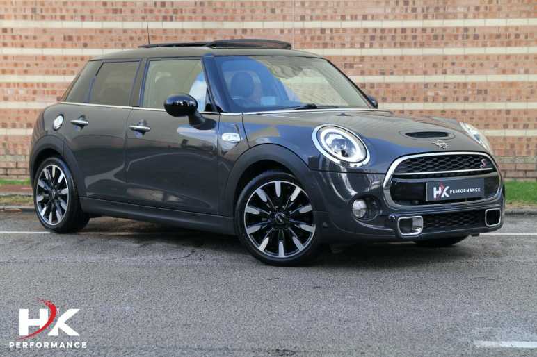 MINI HATCHBACK