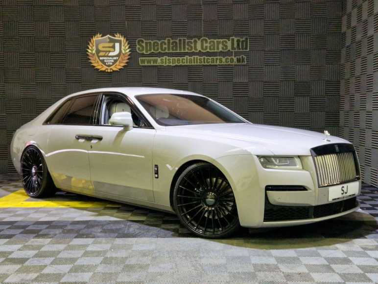 ROLLS-ROYCE GHOST