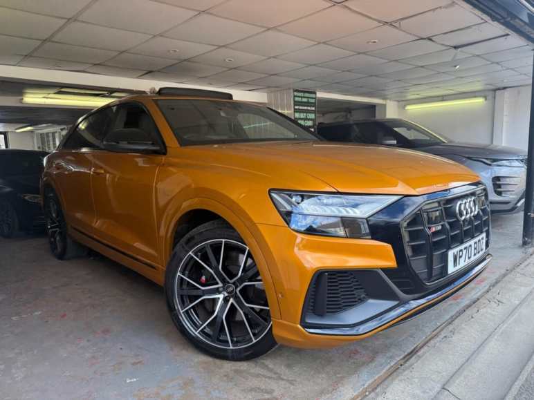 AUDI Q8