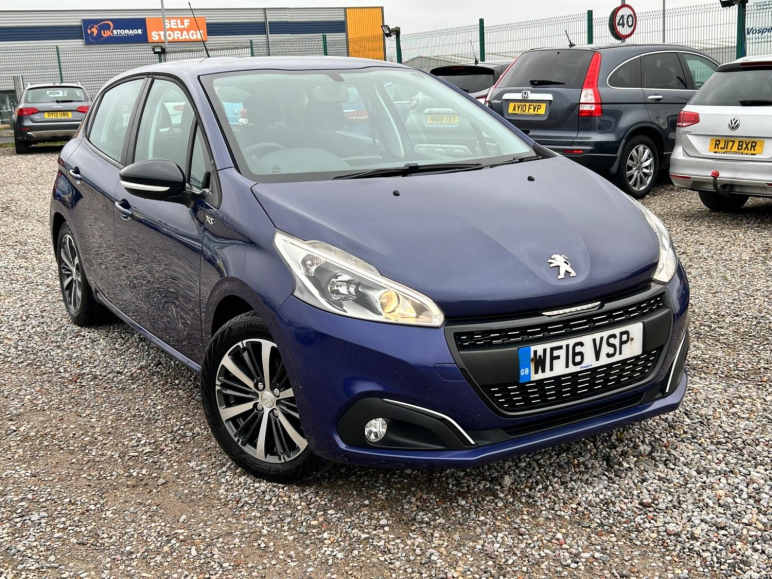 PEUGEOT 208