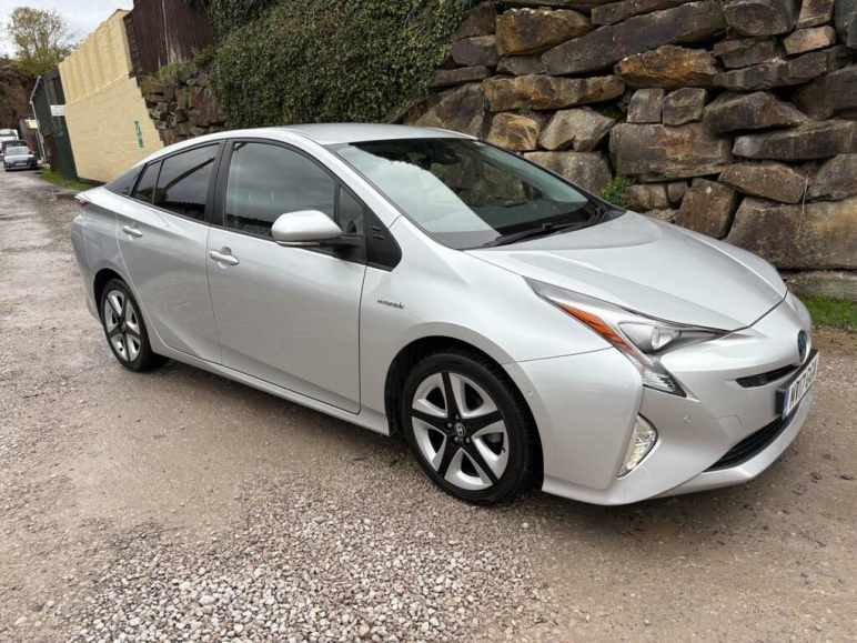TOYOTA PRIUS