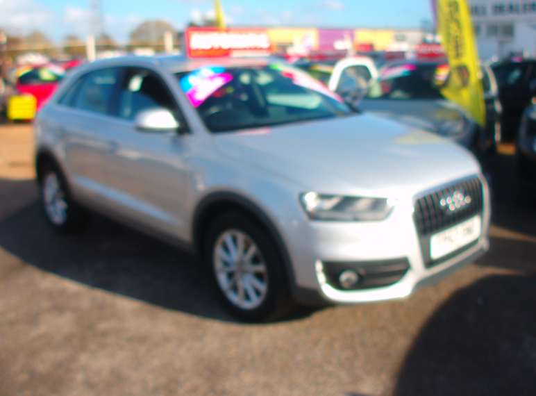 AUDI Q3