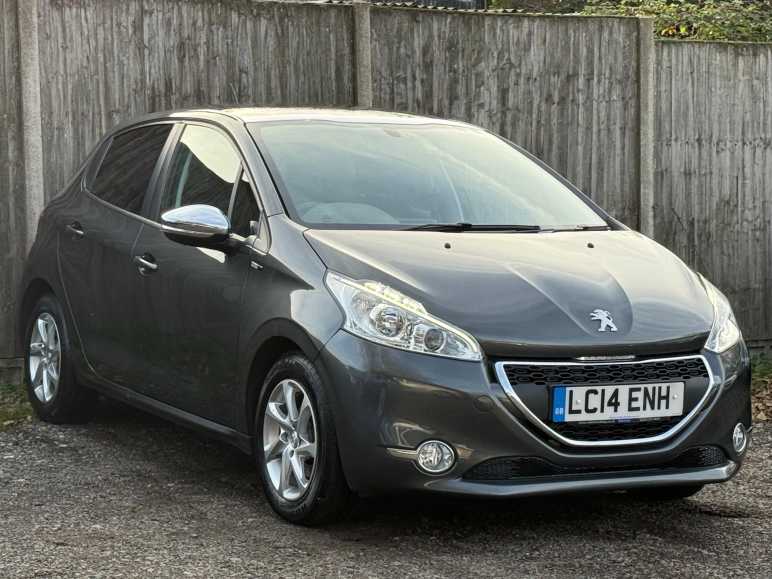 PEUGEOT 208