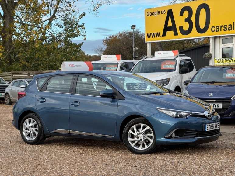 TOYOTA AURIS