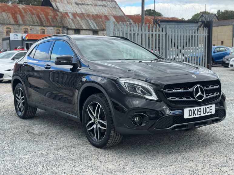MERCEDES-BENZ GLA