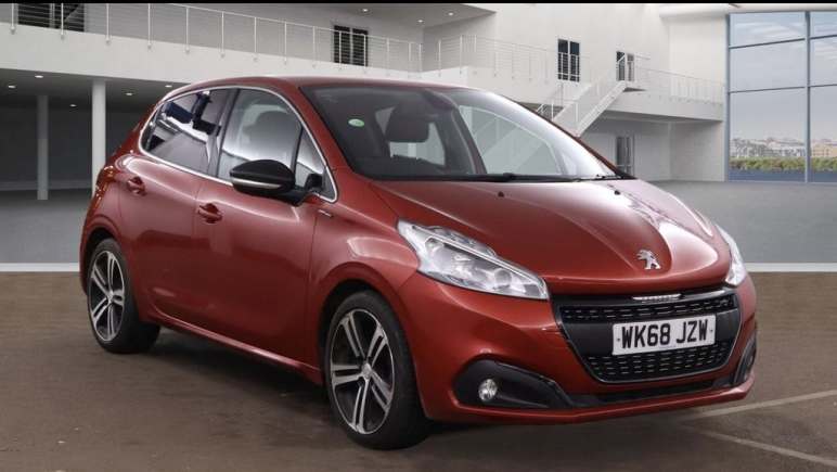 PEUGEOT 208