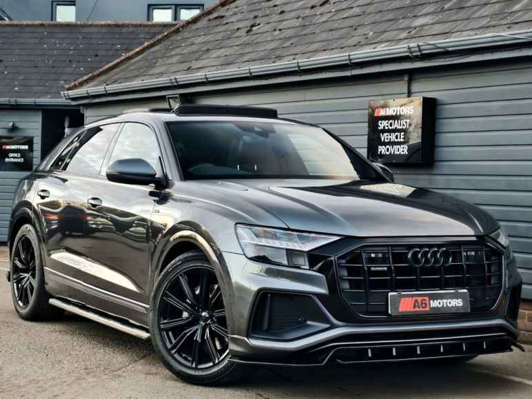AUDI Q8