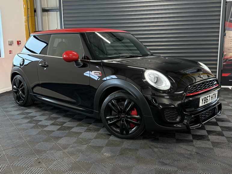 MINI HATCHBACK