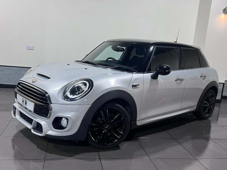 MINI HATCHBACK