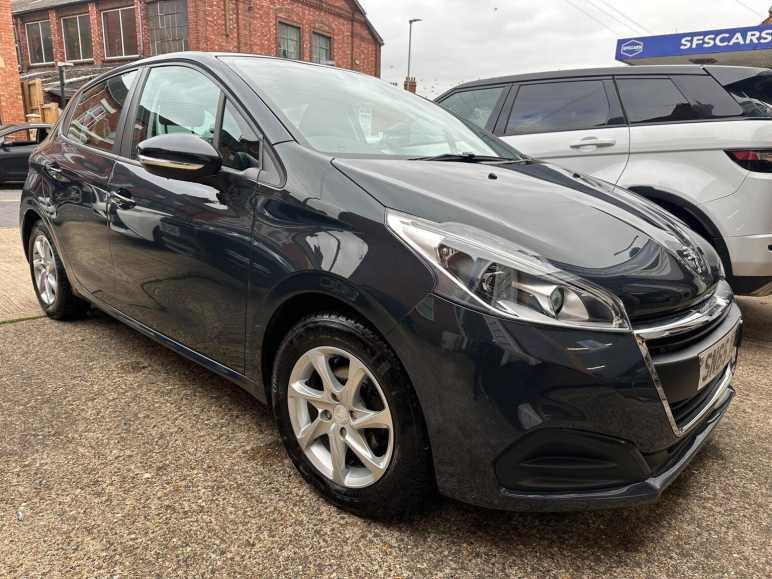 PEUGEOT 208