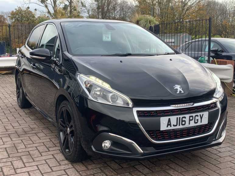 PEUGEOT 208