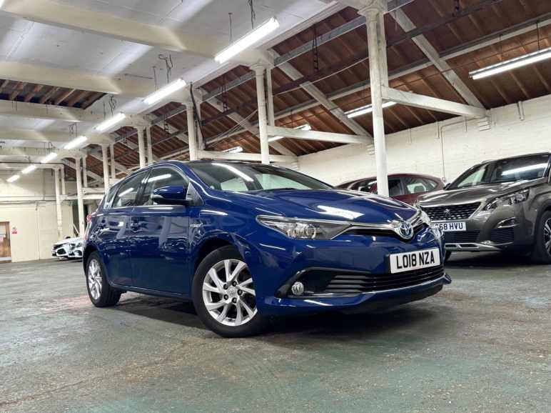TOYOTA AURIS