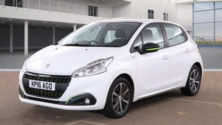 PEUGEOT 208