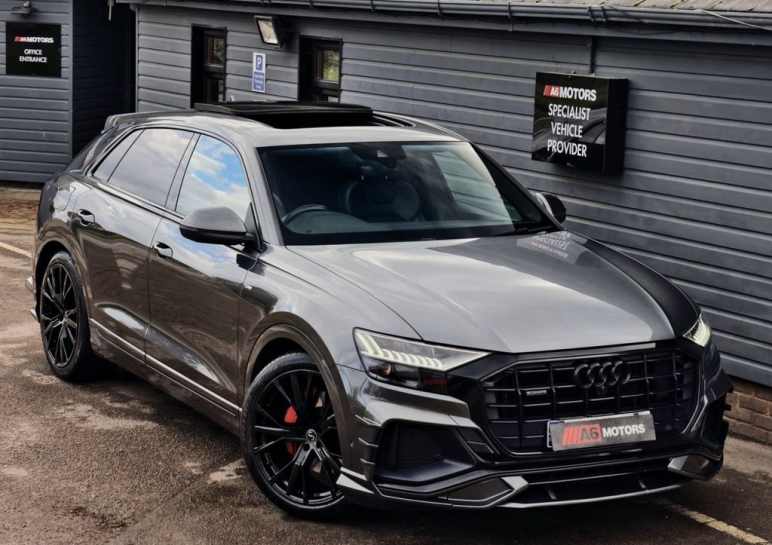AUDI Q8