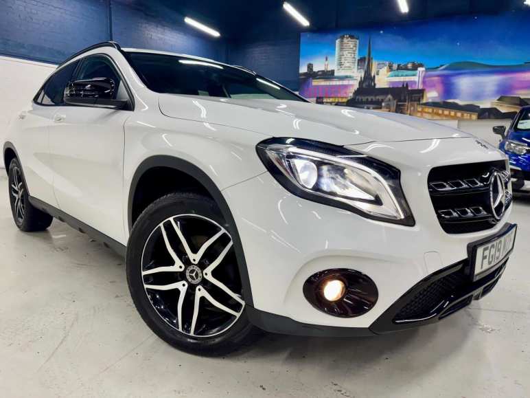 MERCEDES-BENZ GLA
