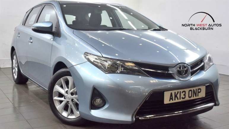 TOYOTA AURIS
