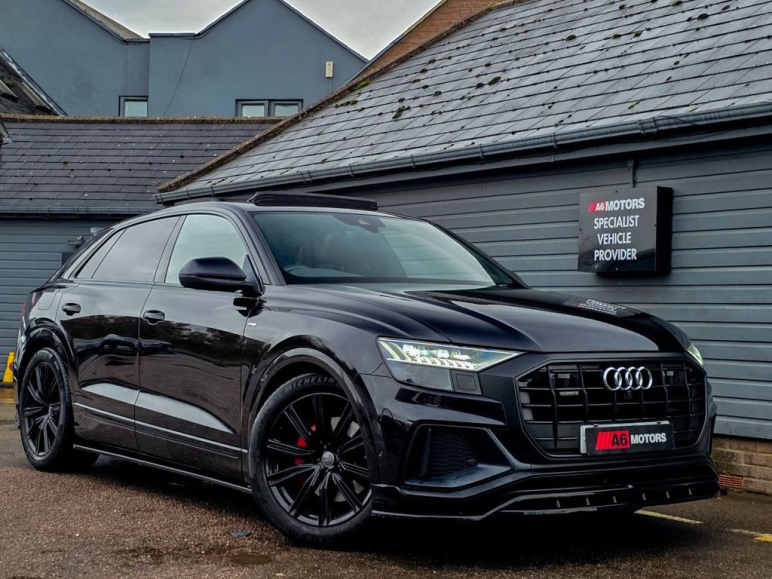 AUDI Q8