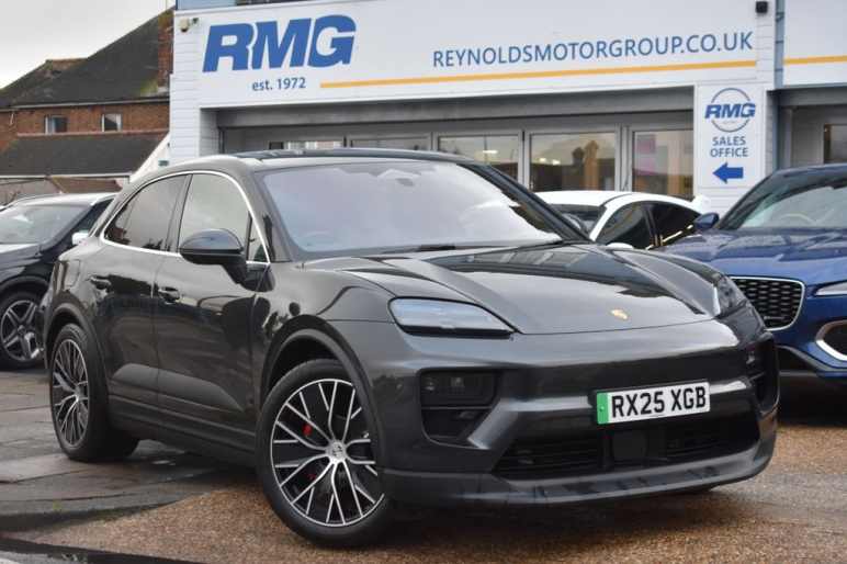PORSCHE MACAN