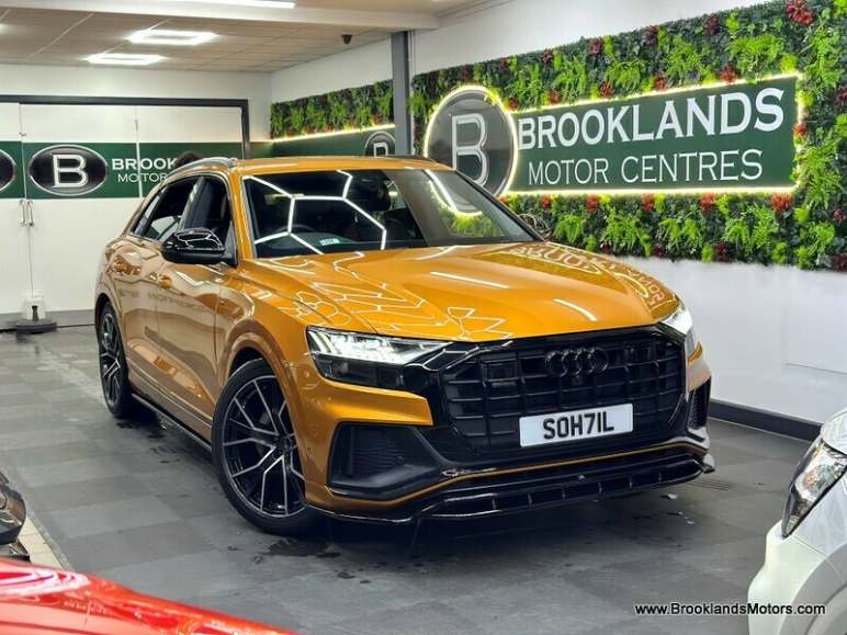 AUDI Q8