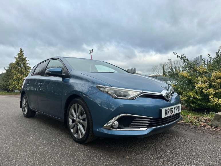 TOYOTA AURIS