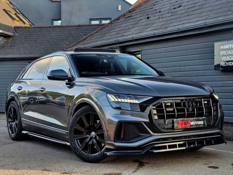 AUDI Q8