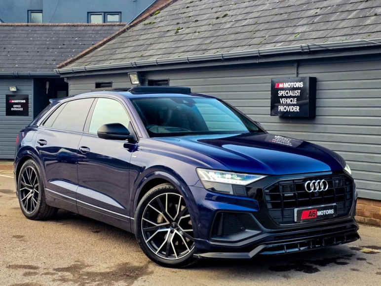AUDI Q8