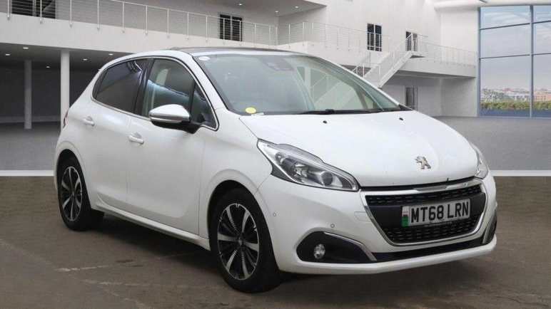 PEUGEOT 208