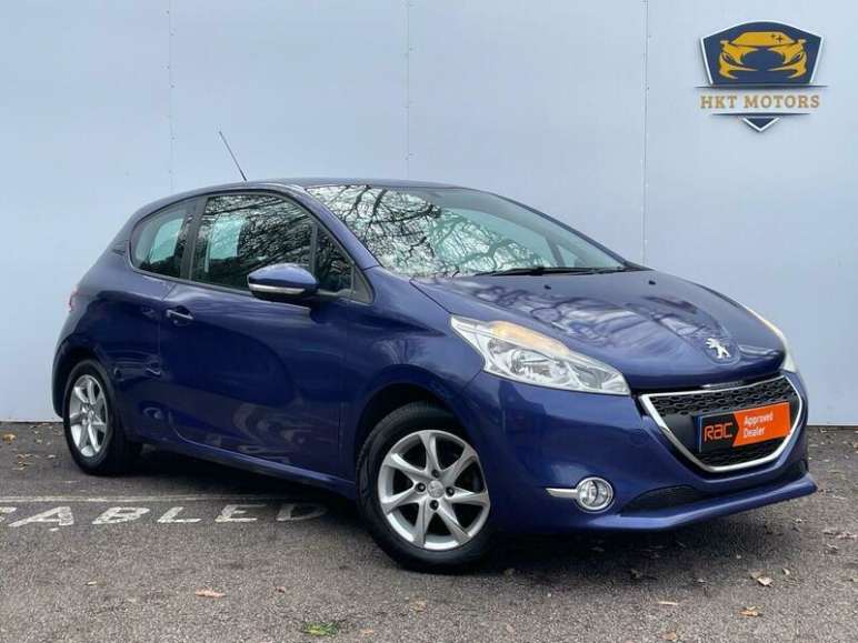 PEUGEOT 208