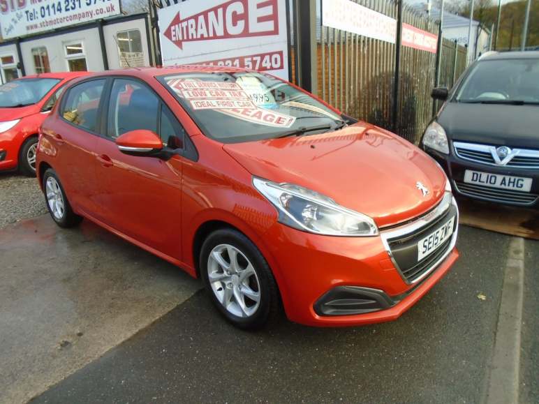 PEUGEOT 208