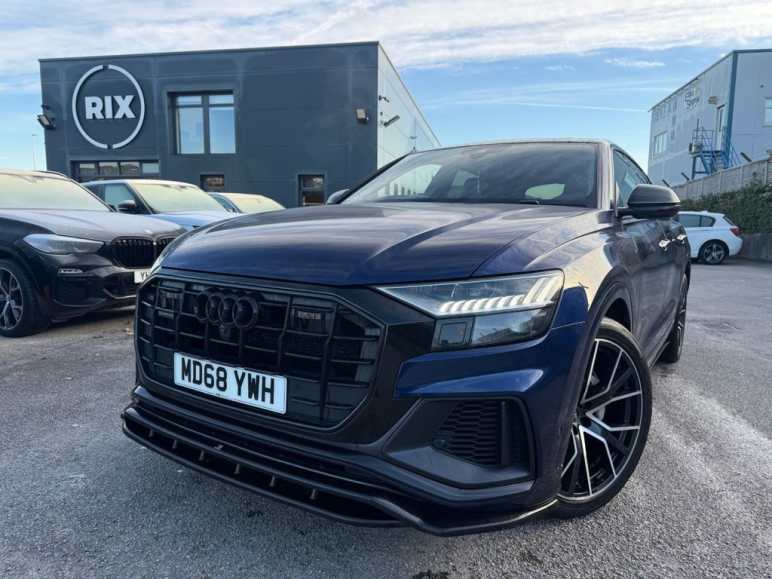 AUDI Q8