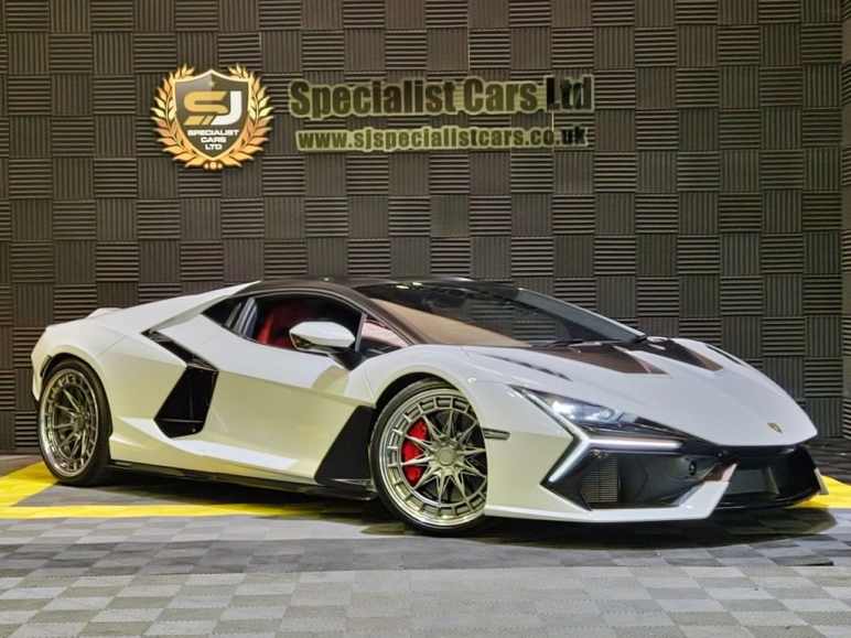 LAMBORGHINI REVUELTO