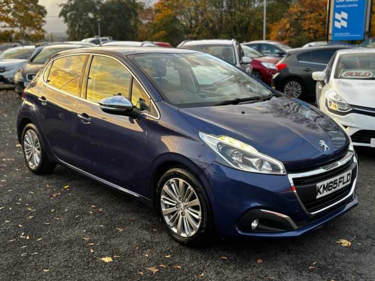 PEUGEOT 208