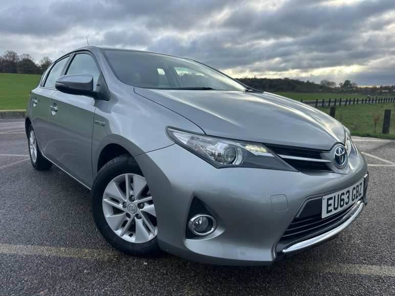 TOYOTA AURIS