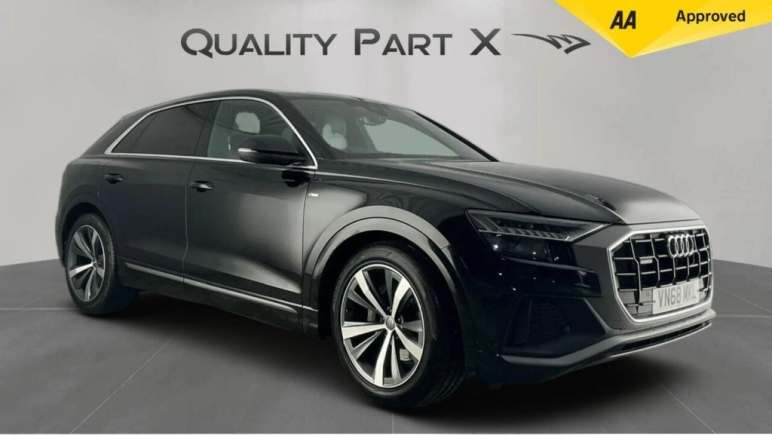 AUDI Q8