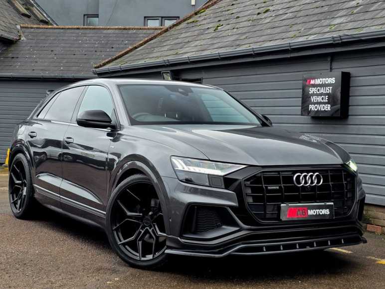 AUDI Q8