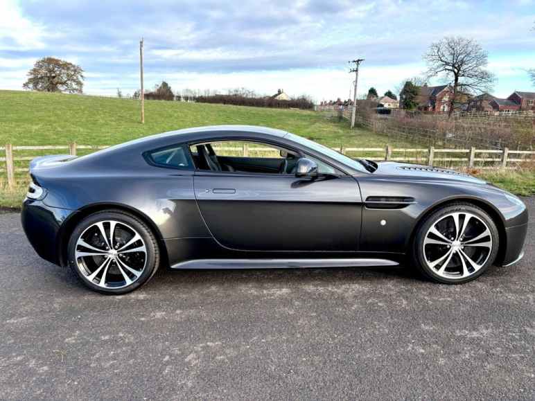 ASTON MARTIN VANTAGE