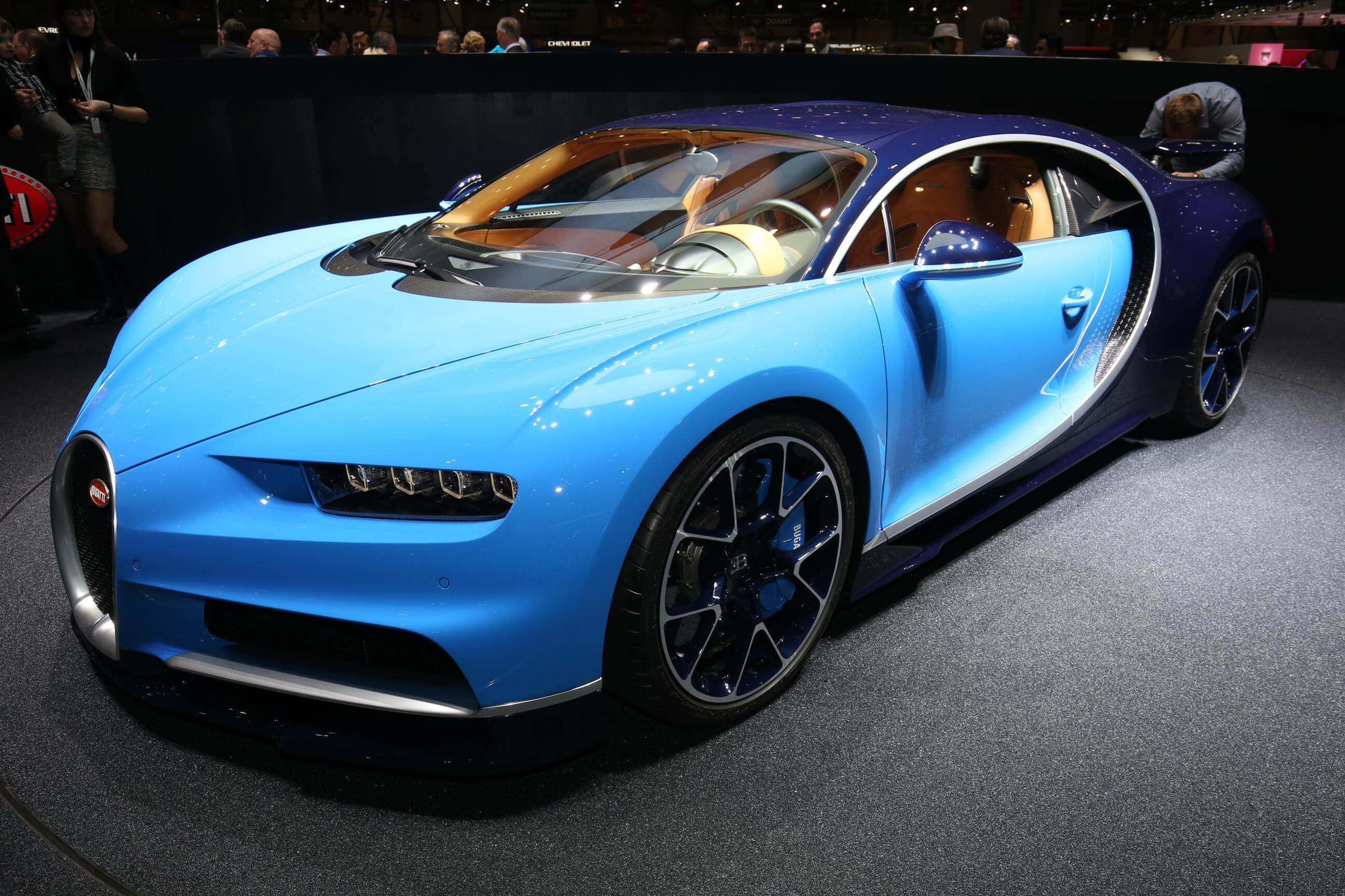 Что такое широн. Бугатти Chiron. Машина Bugatti Chiron. Bugatti Chiron автомобили Bugatti. Бугатти Широн в России.